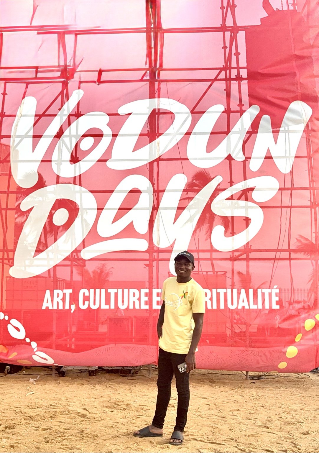 Bénin Daysの舞台で活動するONYVAメンバー